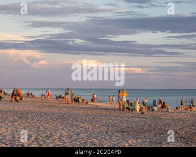 Sonnenuntergang am Manasota Key Beach auf Manasota Key in Englewood Florida USA Stockfoto