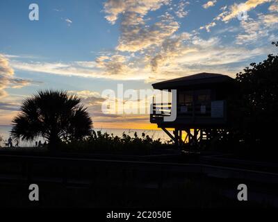 Sonnenuntergang am Manasota Key Beach auf Manasota Key in Englewood Florida USA Stockfoto