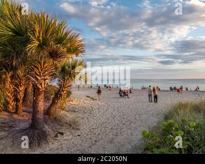 Sonnenuntergang am Manasota Key Beach auf Manasota Key in Englewood Florida USA Stockfoto