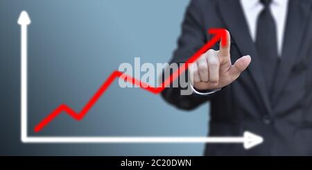 Geschäftsmann zeigt Pfeil auf Bildschirm Grafik Corporate Future Growth Plan. Konzept der Geschäftsentwicklung und des Wachstums. Stockfoto
