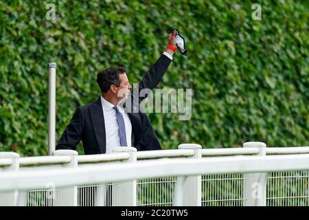 Trainer Charlie Hills nach Battaash gewann die King's Stand Stakes während des ersten Tages von Royal Ascot auf Ascot Racecourse. Stockfoto