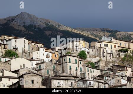 Pettorano sul Gizio Berghäuser in der Provinz L'Aquila, Abruzzen Italien. Stockfoto