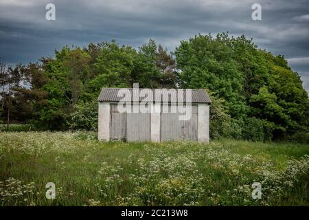 Abgenutzte Garage bei Lild in Thy Denmark Stockfoto