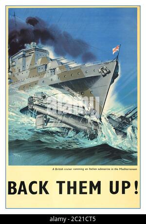 WW2 UK Vintage Propaganda Poster - 'Back them up ! 'Plakat des Zweiten Weltkriegs, britischer Kreuzer, der während des Zweiten Weltkriegs ein italienisches U-Boot im Mittelmeer rammte Stockfoto