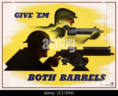 Propagandaplakat USA 'Give 'em both Barrels' Plakat von zwei Männern im Profil; ein Soldat in Uniform feuert eine Waffe und ein Arbeiter mit einer Nietpistole. Künstler Jean Carlu für das United States Office for Emergency Management. Aufteilung der Informationen. Kriegsplakate Kriegsarbeit Verteidigungsindustrie Weltkrieg II Stockfoto