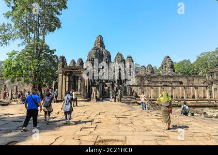 Die Türme der lächelnden Gesichter im Bayon im Angkor Thom Tempelkomplex, Siem Reap, Kambodscha, Asien Stockfoto
