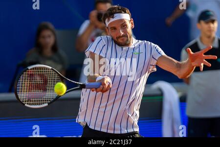 Belgrad, Serbien. Juni 2020. Grigor Dimitrov aus Bulgarien kehrt während seines Spiels gegen Dominic Thiem aus Österreich zurück. Quelle: Nikola Krstic/Alamy Live News Stockfoto