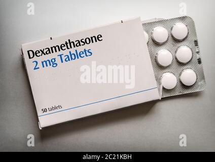 Box mit Dexamethason Tabletten (künstlerische Darstellung) Stockfoto