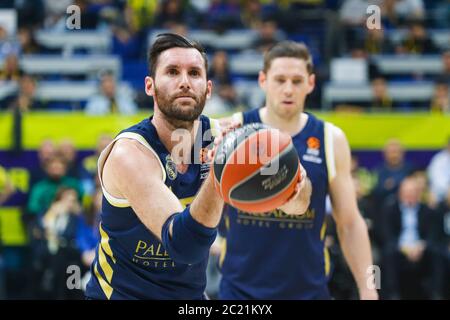 ISTANBUL / TÜRKEI - 20. FEBRUAR 2020: Rudy Fernandez während der EuroLeague 2019-20 Runde 24 Basketballspiel zwischen Fenerbahce und Real Madrid in der Ulker Sports Arena. Stockfoto