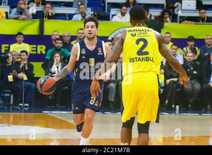 ISTANBUL / TÜRKEI - 20. FEBRUAR 2020: Nicolas Laprovittola während der EuroLeague 2019-20 Runde 24 Basketballspiel zwischen Fenerbahce und Real Madrid in der Ulker Sports Arena. Stockfoto