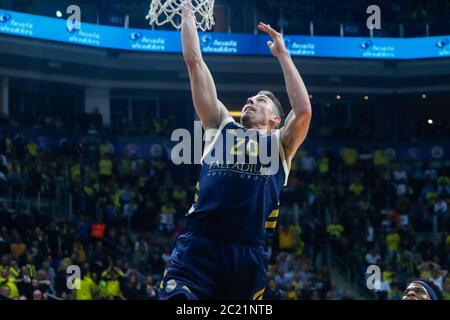 ISTANBUL / TÜRKEI - 20. FEBRUAR 2020: Jaycee Carroll während der EuroLeague 2019-20 Runde 24 Basketballspiel zwischen Fenerbahce und Real Madrid in der Ulker Sports Arena. Stockfoto