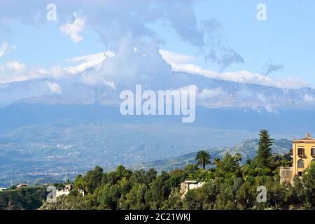 Wolken über dem Ätna Stockfoto