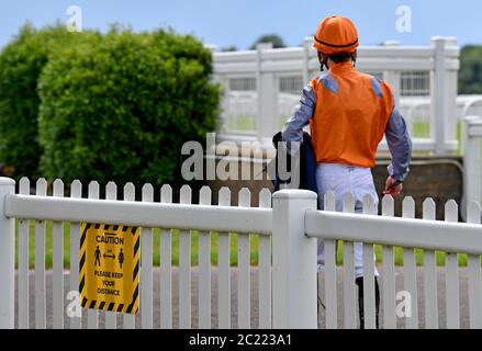 Soziale Distanzierungsmaßnahmen auf der Royal Windsor Racecourse 16. Juni 2020 auf der Windsor Racecourse. Stockfoto