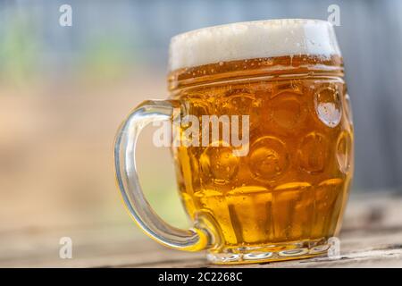 Pint Bier in einem Becher - Nahaufnahme Stockfoto