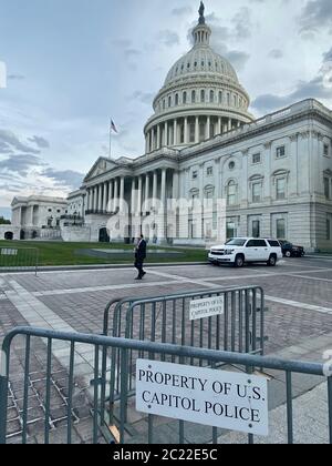 Washington D.C., District of Columbia, USA. Juni 2020. USA Capitol Building with Sign 'United States Capitol PoliceÃ Credit: Amy Katz/ZUMA Wire/Alamy Live News Stockfoto