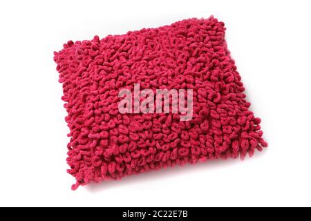 Rotes Kissen isoliert auf weißem Hintergrund Stockfoto