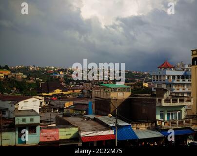 Luftpanorama zur Stadt Fianarantsoa bei Sonnenuntergang, Madagaskar Stockfoto