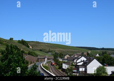 Blick auf Ahrweiler aus den Weinbergen Stockfoto