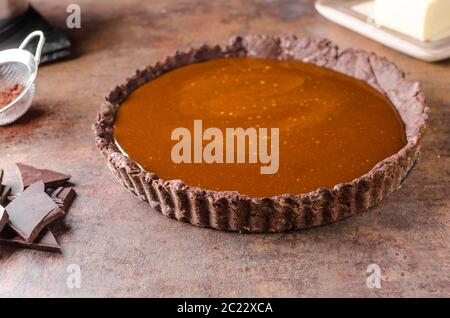 Karamell Schokolade Torte, einfaches und leckeres Rezept Stockfoto