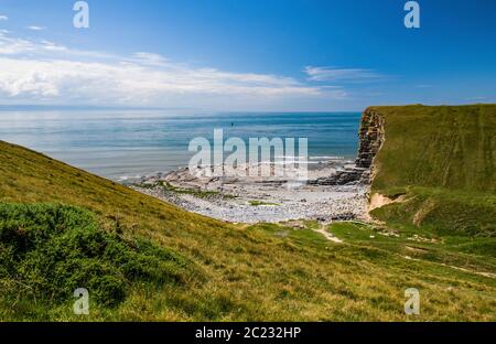 Nash Point oder Marcross Beach am Nash Point Küstenstreifen. Teil des 14 Meilen langen Teils der Glamorgan Heritage Coast im Tal von Glamorgan Stockfoto