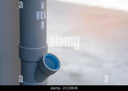 Dach ablassen vom Dach und Masse Stockfoto