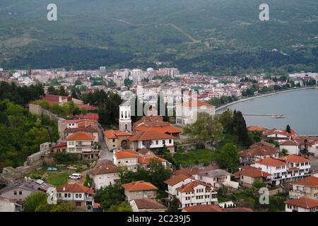 Panorama Luftaufnahme zum Ohrid See und Stadt von der Samuels Festung, Nord Mazedonien Stockfoto