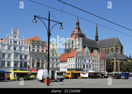 Neuer Markt und Marienkirche Stockfoto