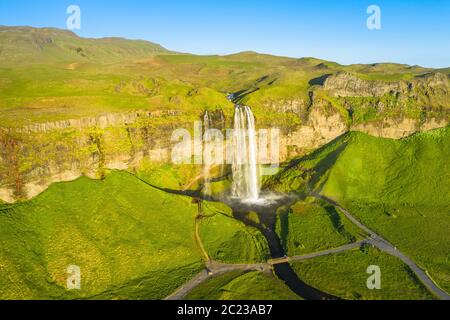 Der Wasserfall Seljalandsfoss im Süden Islands. Stockfoto