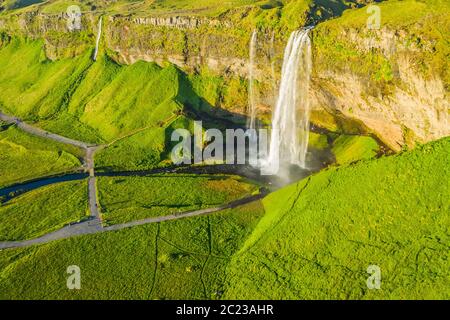 Der Wasserfall Seljalandsfoss im Süden Islands. Stockfoto