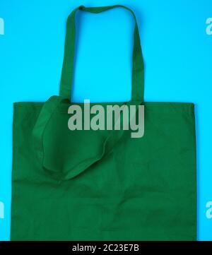 Leer grün ökologische Tasche aus Baumwolle mit langen Henkeln, Konzept der Vermeidung der Verwendung von Plastiktüten und Austausch mit Eco Stockfoto