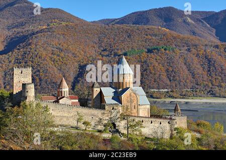 Ananuri Festung und Kloster in Georgien. Stockfoto