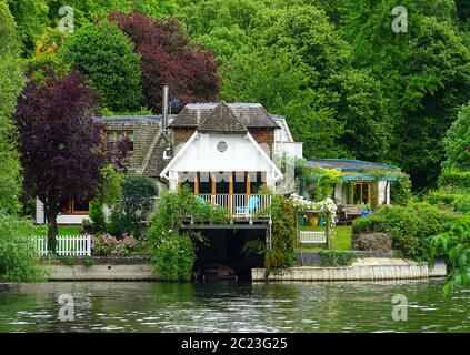 Attraktives Haus an der Themse bei Henley Stockfoto