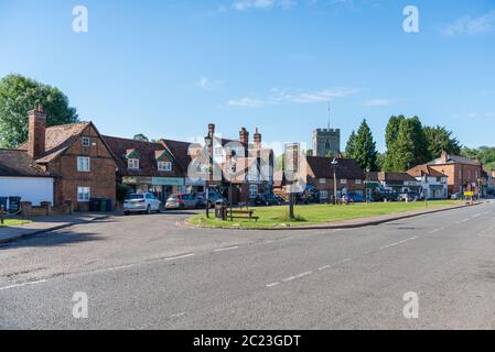Chalfont St. Giles Dorfzentrum und Dorfgrün an einem sonnigen Sommertag. Stockfoto