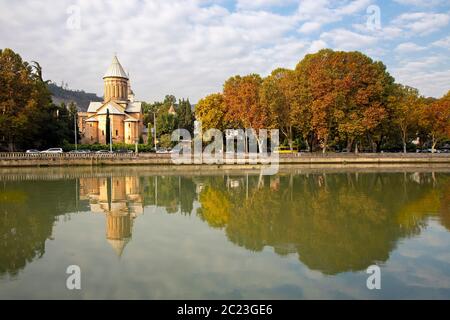 Sioni Kathedrale und Fluss Kura in Tiflis, Georgien Stockfoto