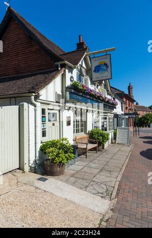 Das Feathers-Gasthaus und Restaurant in der High Street, Chalfont St. Giles, Buckinghamshire, England. Stockfoto