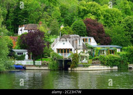 Attraktives Haus an der Themse bei Henley Stockfoto