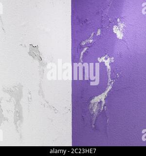 Peeling bemalten Wand, Textur, grunge Hintergrund, gerissene Farbe mit violetten Wand. Stockfoto