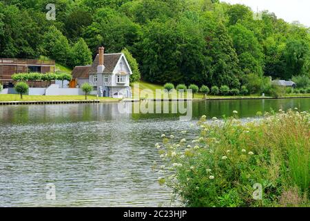 Park Place Boathouse an der Themse in der Nähe von Marsh Lock, Henley Stockfoto