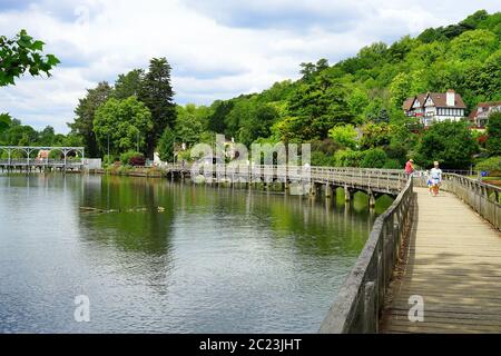 Der Gang über die Themse bei Marsh Lock bei Henley Stockfoto