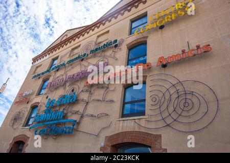 Genua, Italien - 20. August 2019: Das Genua Congress Center in der historischen Cotton Warehouses Magazini del Cotone im Porto Antico von Genua Stockfoto