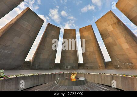 Armenisches Völkermorddenkmal und seine ewige Flamme, in Jerewan, Armenien Stockfoto