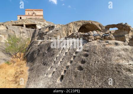 Überreste der Höhlenstadt Uplistsikhe in Georgien Stockfoto