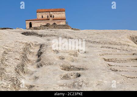 Überreste der Höhlenstadt Uplistsikhe in Georgien Stockfoto