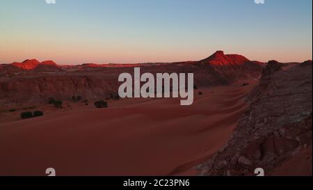 Luftaufnahme Panoramaaussicht in der Nähe von Boukkou See Gruppe von Ounianga Serir Seen in der Ennedi, Tschad Stockfoto