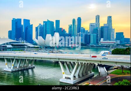 Skyline von Singapur, Artsience Museum, Brücke Stockfoto