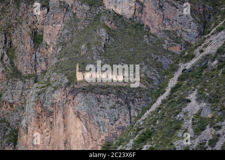 Pinkuylluna, Inka-Lagerhäuser in Ollantaytambo archäologische Stätte, Cuzco, Peru Stockfoto