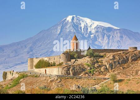 Khor Virap, armenisch orthodoxer religiöser Komplex mit Berg Ararat im Hintergrund, in Artaschat, Armenien Stockfoto