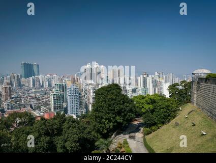 Städtischen Skyline Blick von Guia Festung mit Turm Bausteine im Zentrum von Macau city China Stockfoto