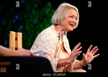 Kate Adie spricht über das Leben der Frauen im Ersten Weltkrieg beim Hay Festival , Hay-on-Wye, Powys, Wales am 31. Mai 2014 ©PRWPhotography Stockfoto