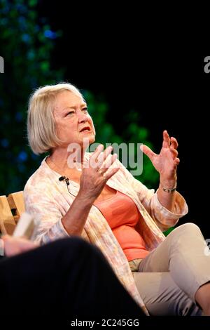 Kate Adie spricht über das Leben der Frauen im Ersten Weltkrieg beim Hay Festival , Hay-on-Wye, Powys, Wales am 31. Mai 2014 ©PRWPhotography Stockfoto